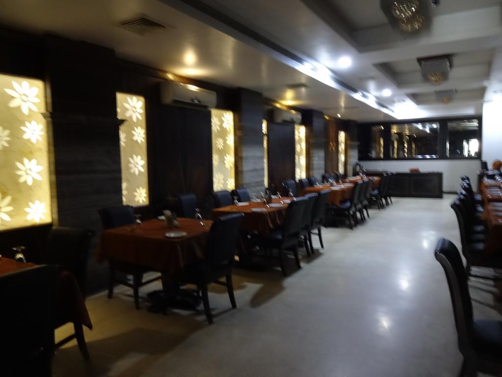 Hotel Simran Rāipur Eksteriør billede
